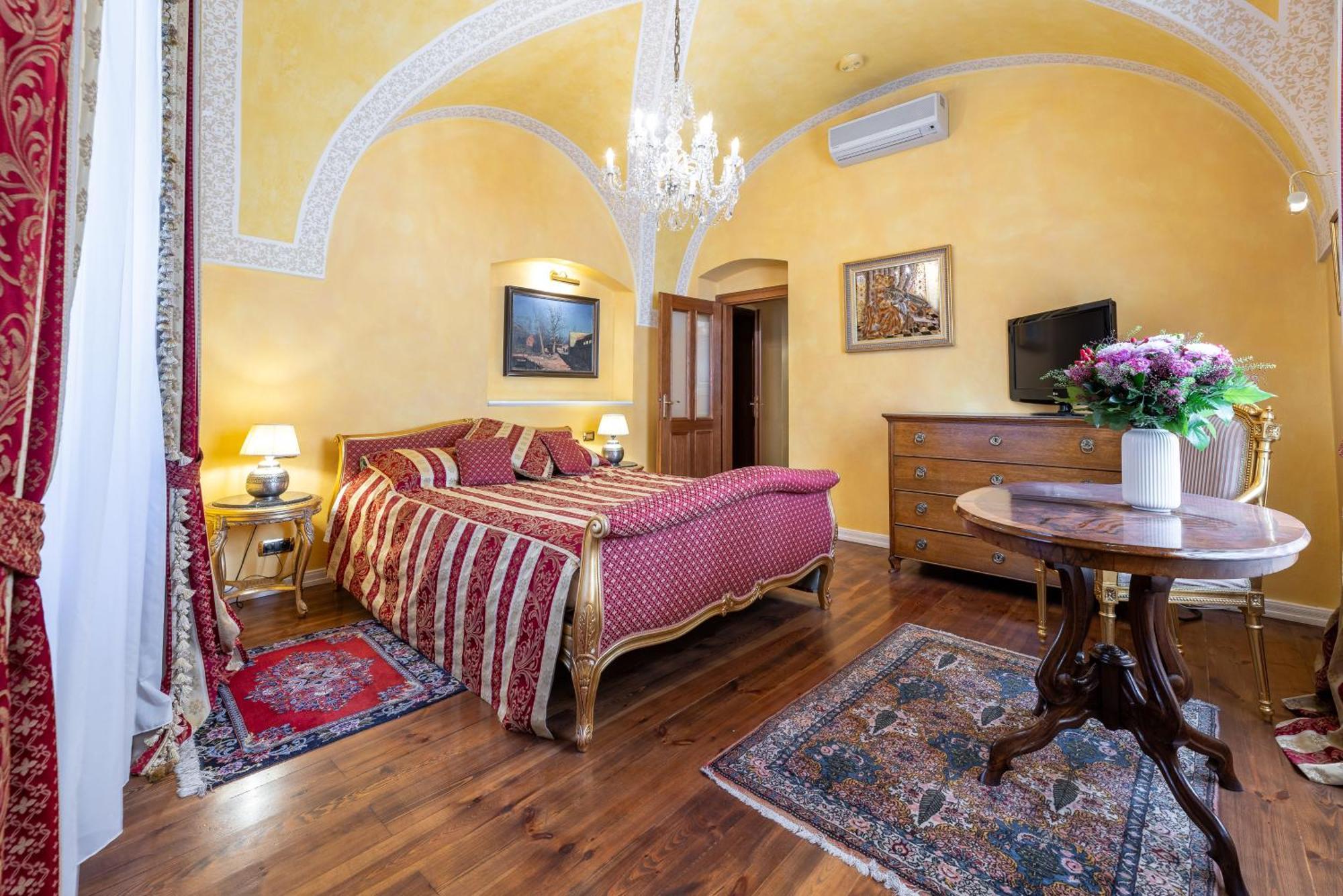 Nosticova Heritage Apartahotel *