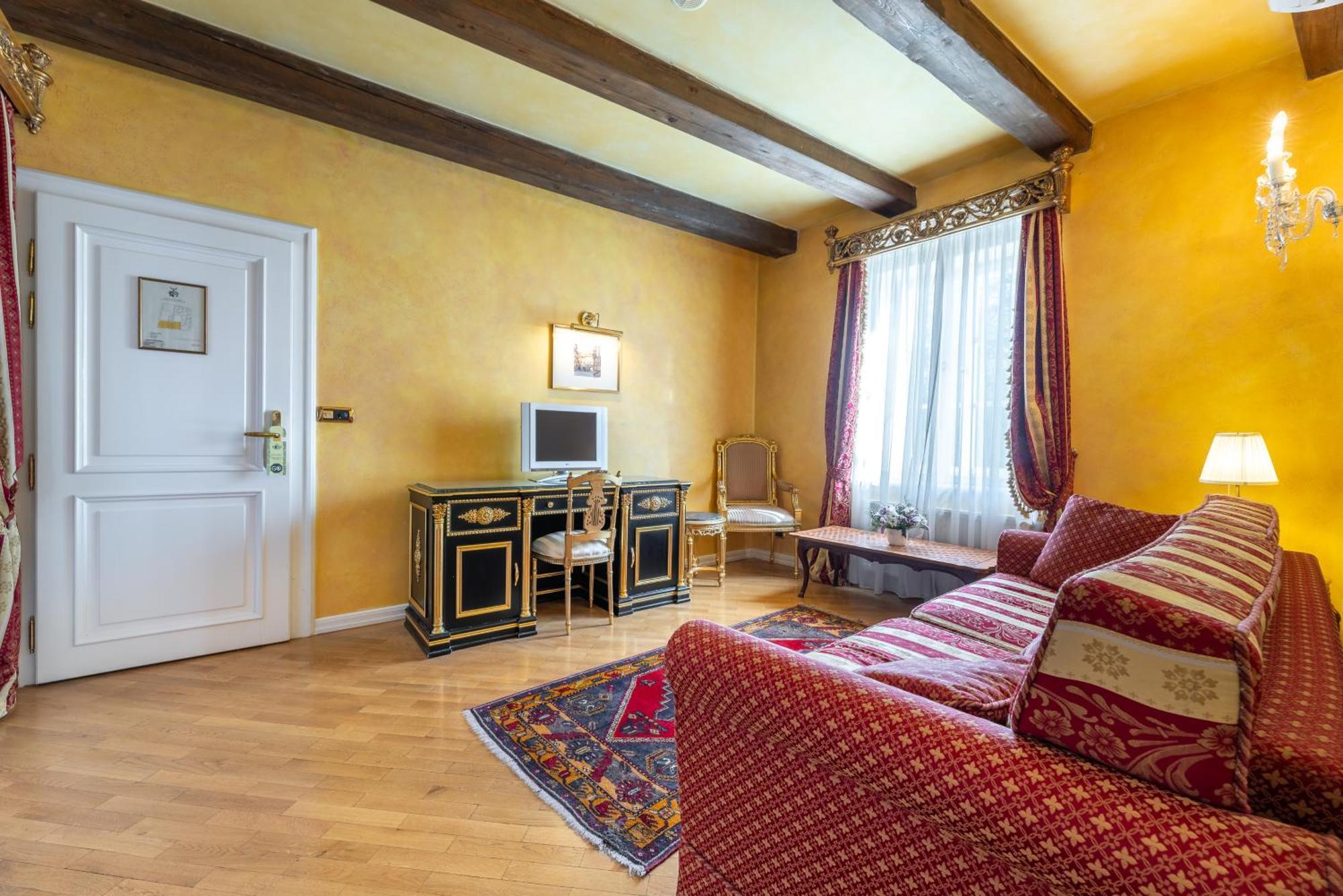 Nosticova Heritage Apartahotel *